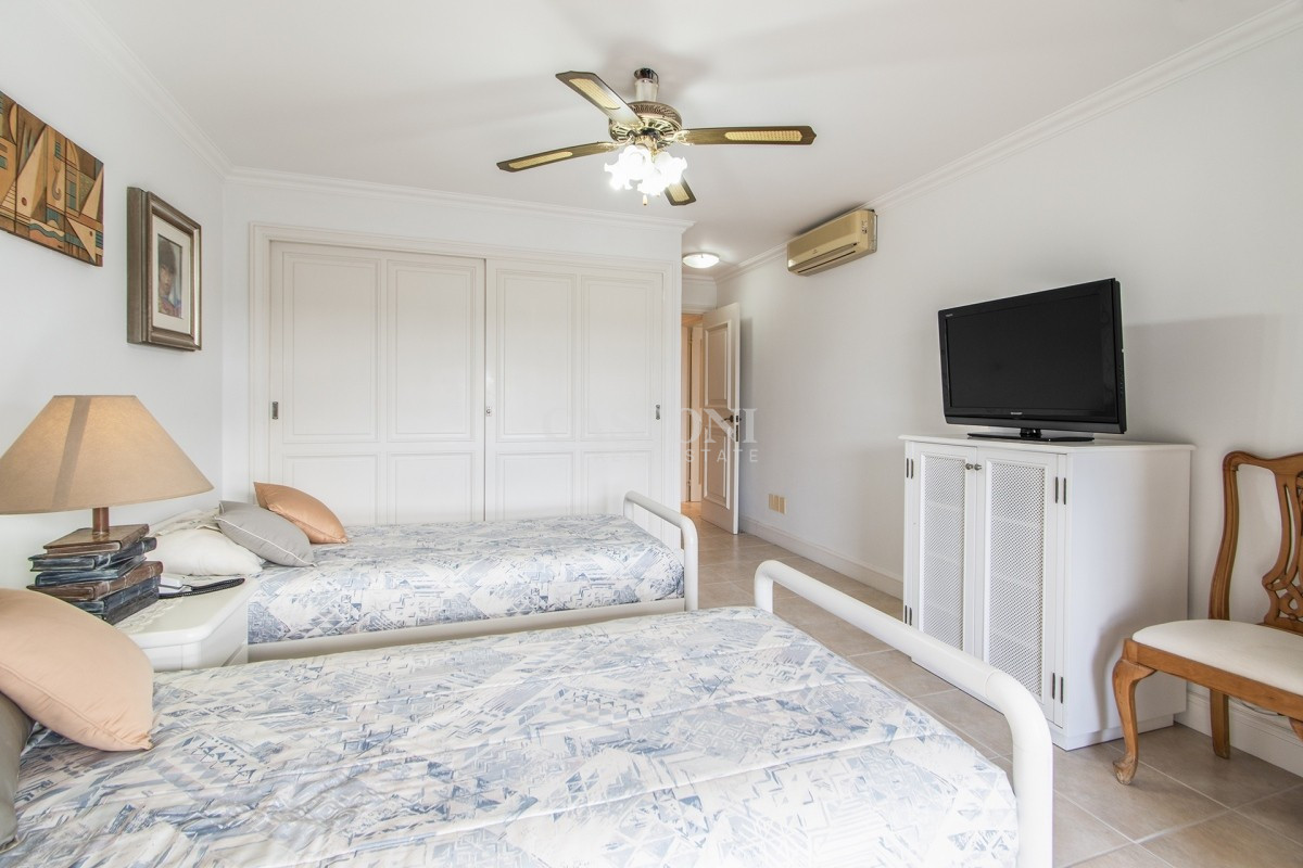 Apartamento ID.3375 - Penthouse sobre Playa Mansa, 4 Dormitorios y Parrillero en Venta - Punta del Este