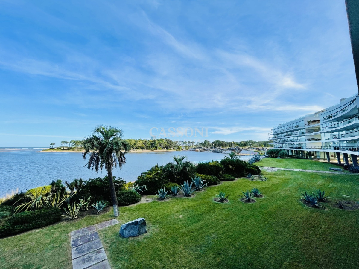 Apartamento ID.2466 - Venta de Moderno Apartamento de 3 Dormitorios Frente al Mar en La Barra