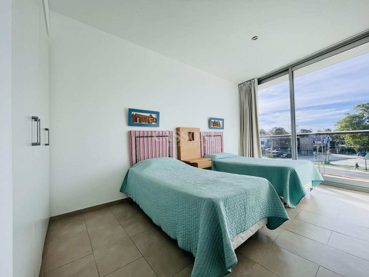 Apartamento ID.2466 - Venta de Moderno Apartamento de 3 Dormitorios Frente al Mar en La Barra