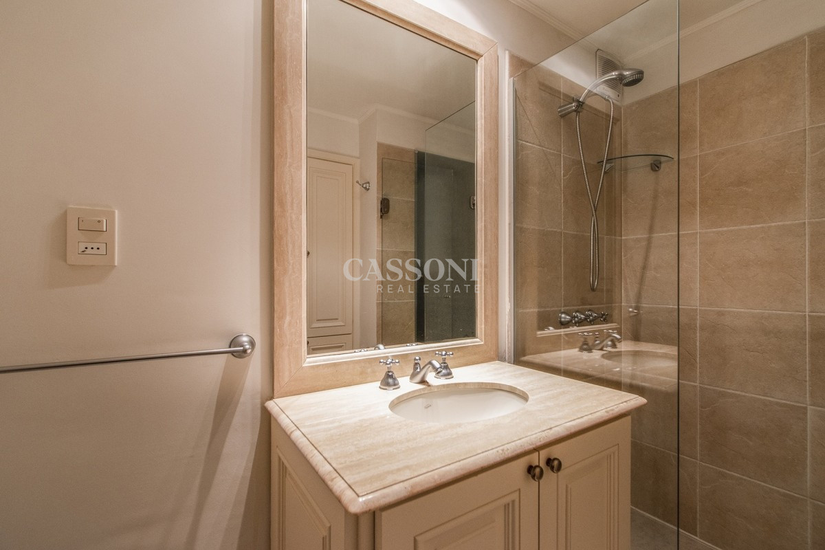 Apartamento ID.3375 - Penthouse sobre Playa Mansa, 4 Dormitorios y Parrillero en Venta - Punta del Este