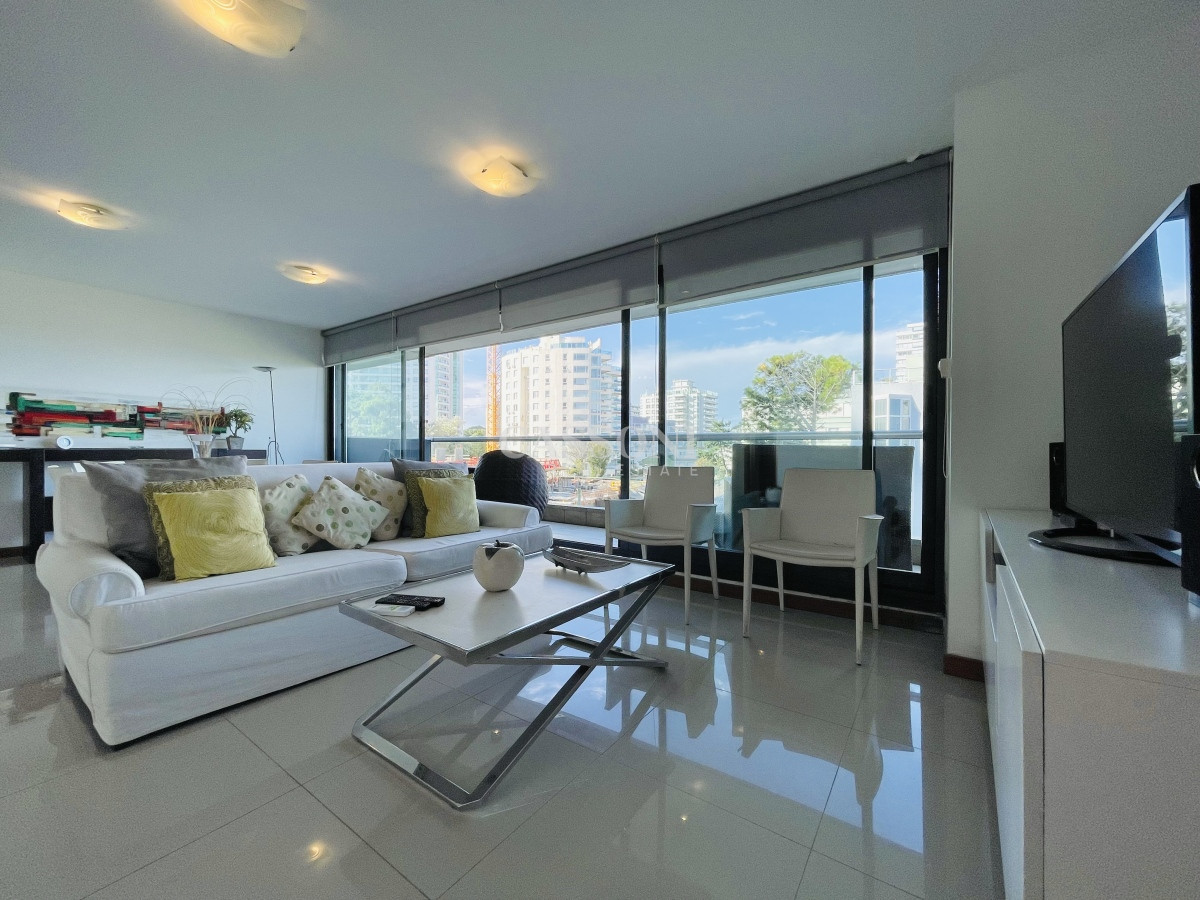 Apartamento ID.2650 - Apartamento de 2 Dormitorios y Parrillero Frente a Playa Brava, Punta del Este