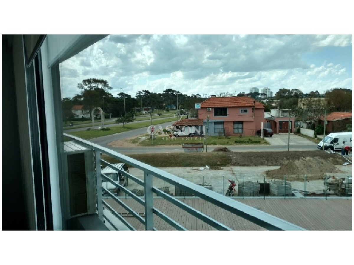 Apartamento ID.4712 - Alquiler temporal de apartamento de dos dormitorios con dos baños en Playa Mansa, Punta del Este