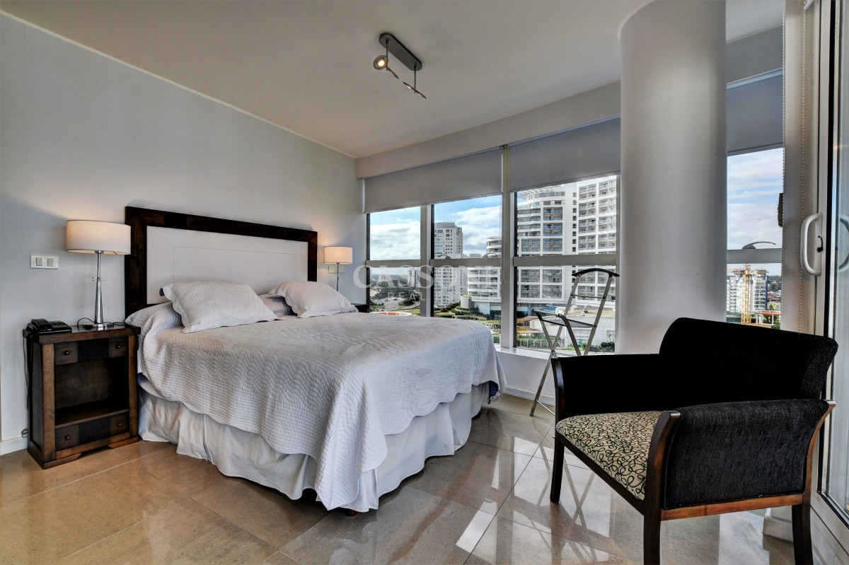 Apartamento ID.3713 - Moderno apartamento de 3 Dormitorios y Dependencia Playa Mansa