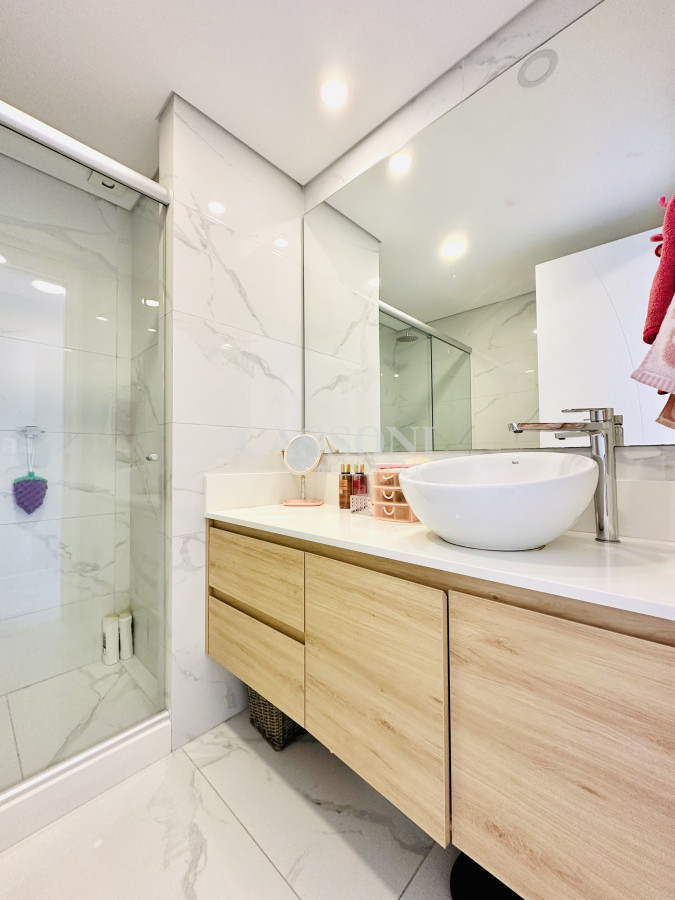 Apartamento ID.4230 - Apartamento Frente al Mar de 3 Dormitorios y Dependencia en Playa Mansa, Punta del Este 