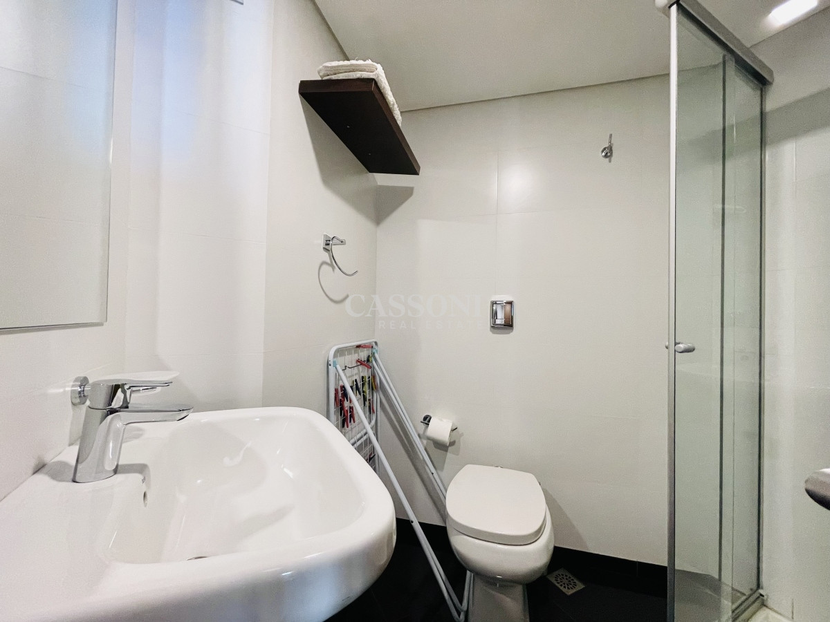Apartamento ID.2242 - Apartamento de 3 Dormitorios y Dependencia, con Parrillero y Vista al Mar en Playa Brava, Punta del Este 