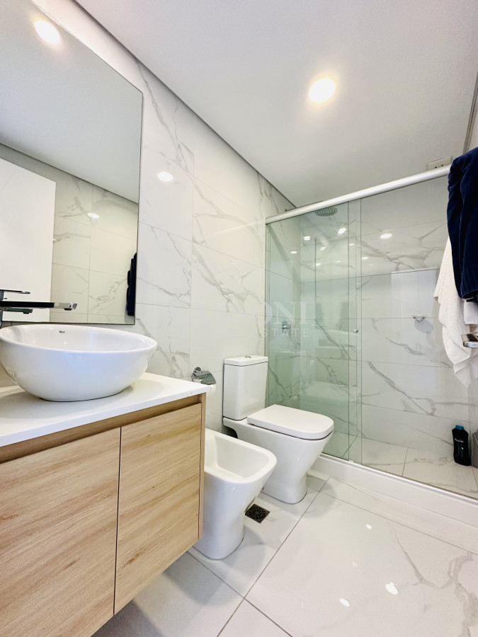 Apartamento ID.4230 - Apartamento Frente al Mar de 3 Dormitorios y Dependencia en Playa Mansa, Punta del Este 