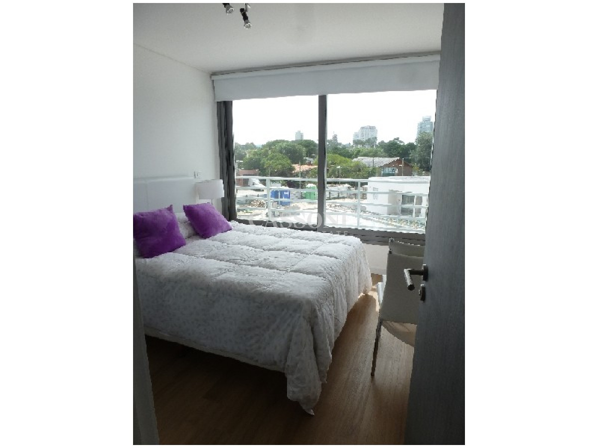 Apartamento ID.4712 - Alquiler temporal de apartamento de dos dormitorios con dos baños en Playa Mansa, Punta del Este
