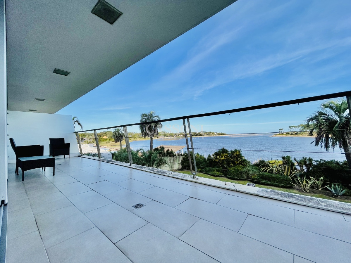 Apartamento ID.2466 - Venta de Moderno Apartamento de 3 Dormitorios Frente al Mar en La Barra