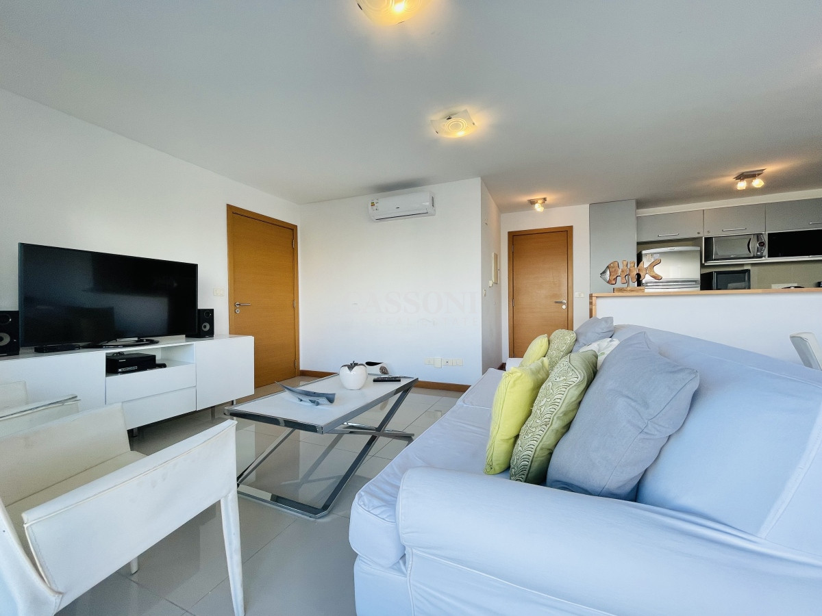 Apartamento ID.2650 - Apartamento de 2 Dormitorios y Parrillero Frente a Playa Brava, Punta del Este