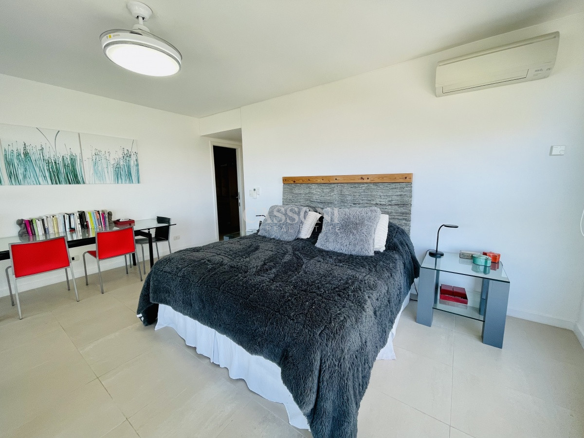 Apartamento ID.2240 - Venta y alquiler de departamento esquinero de 3 Dormitorios ý Dependencia de servicio, Torre LE PARC, playa Brava. Punta del Este