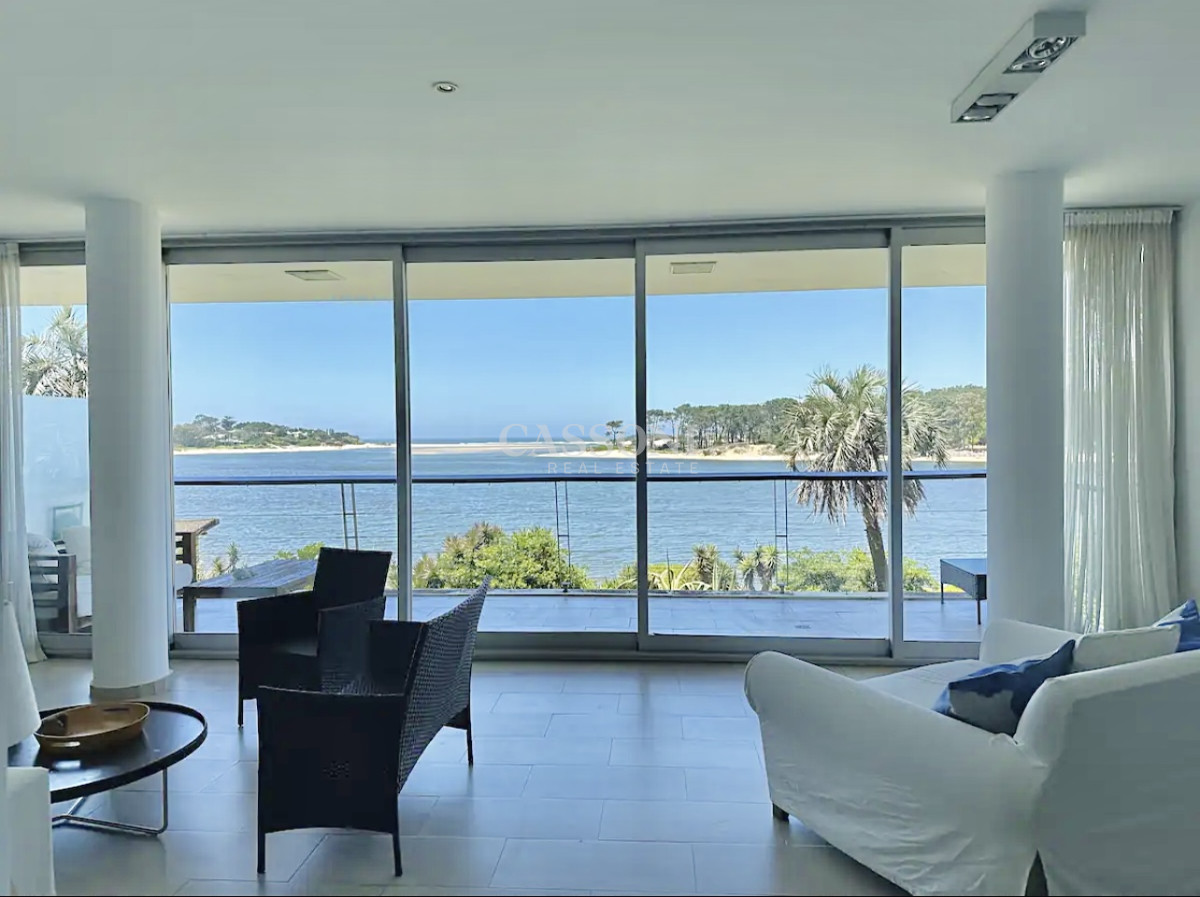 Apartamento ID.2466 - Venta de Moderno Apartamento de 3 Dormitorios Frente al Mar en La Barra