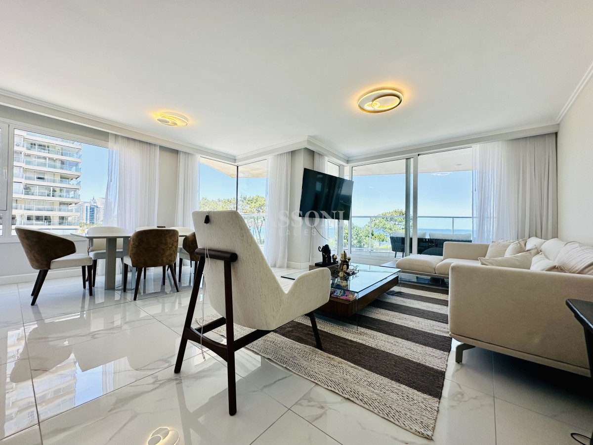 Apartamento ID.4230 - Apartamento Frente al Mar de 3 Dormitorios y Dependencia en Playa Mansa, Punta del Este 