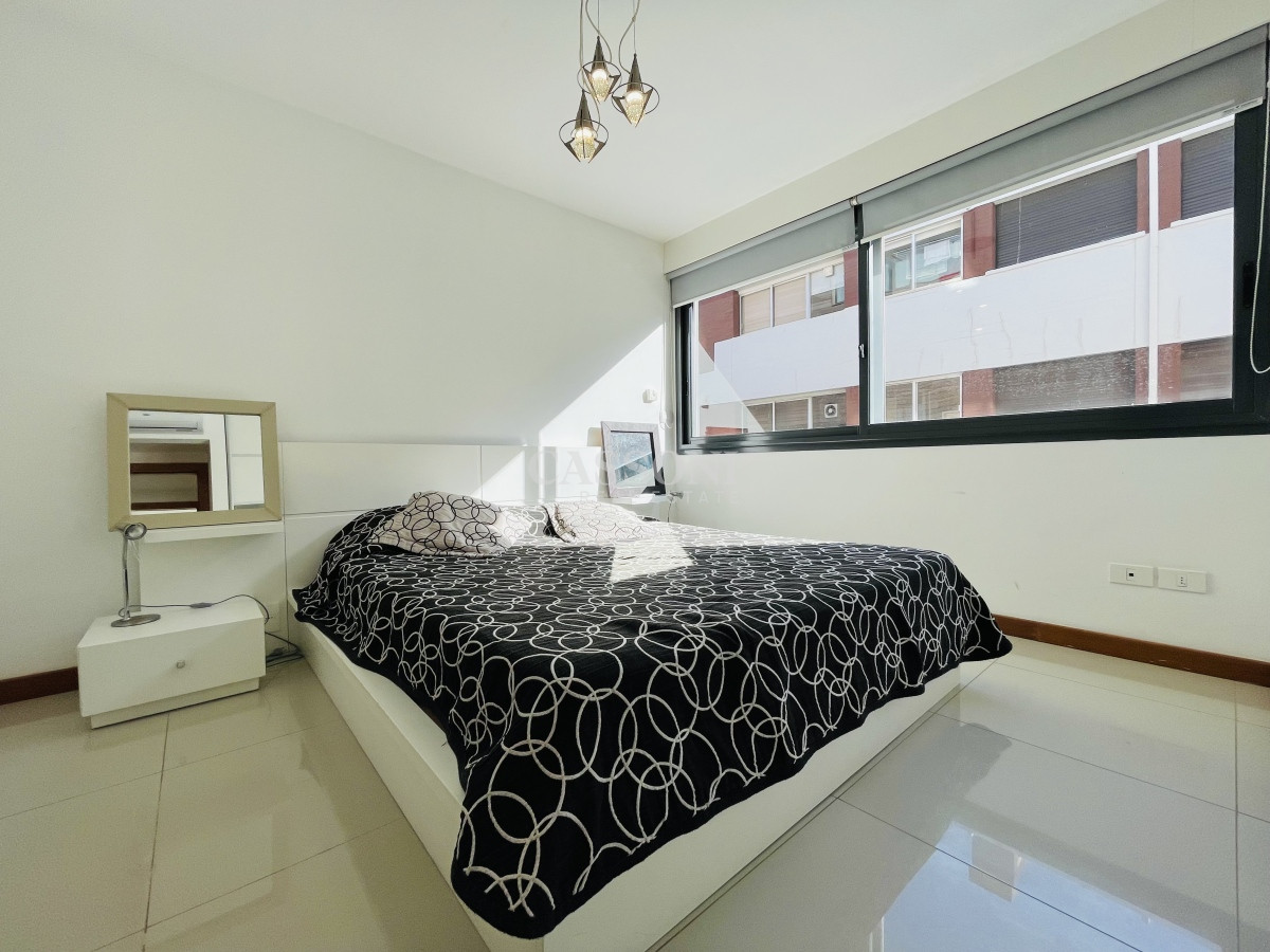 Apartamento ID.2650 - Apartamento de 2 Dormitorios y Parrillero Frente a Playa Brava, Punta del Este