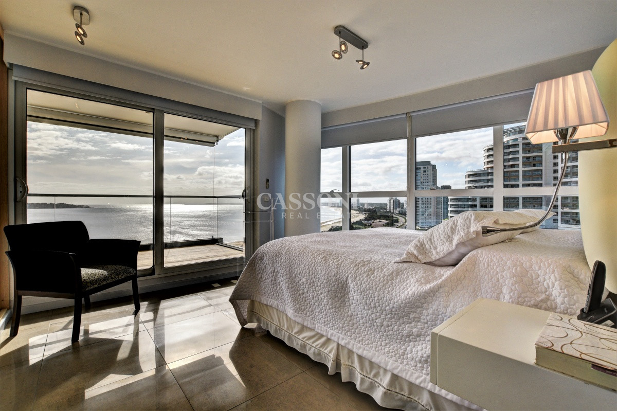 Apartamento ID.3713 - Moderno apartamento de 3 Dormitorios y Dependencia Playa Mansa