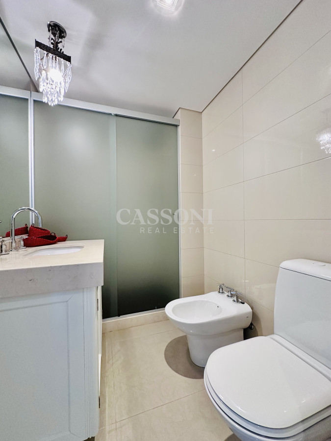 Apartamento ID.2594 - Lujoso Penthouse de 4 Dormitorios con Vista al Mar sobre Playa Mansa, Punta del Este