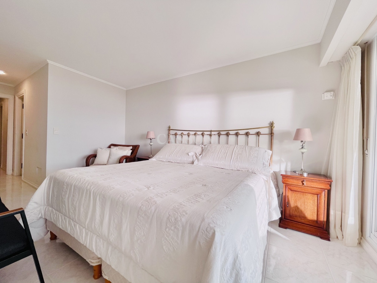 Apartamento ID.2858 - Apartamento de 3 Dormitorios sobre Playa Mansa, en Venta y Alquiler, Punta del Este