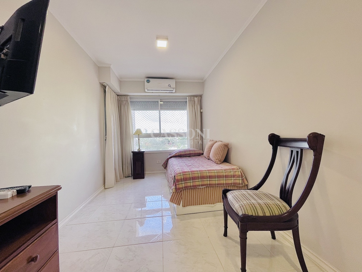 Apartamento ID.2858 - Apartamento de 3 Dormitorios sobre Playa Mansa, en Venta y Alquiler, Punta del Este