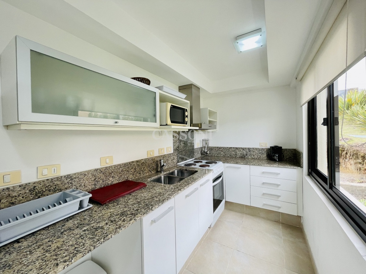 Apartamento ID.3989 - Venta de apartamento de dos dormitorios con parrillero en complejo privado de Punta Ballena