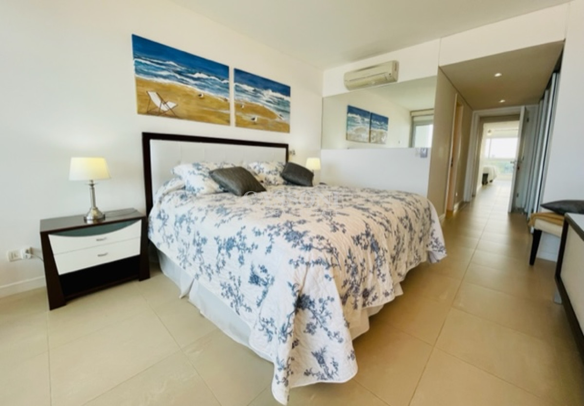 Apartamento ID.4410 - Alquiler temporario de Apartamento de 2 Dormitorios más Dependencia en Torre Le Parc, Playa Brava
