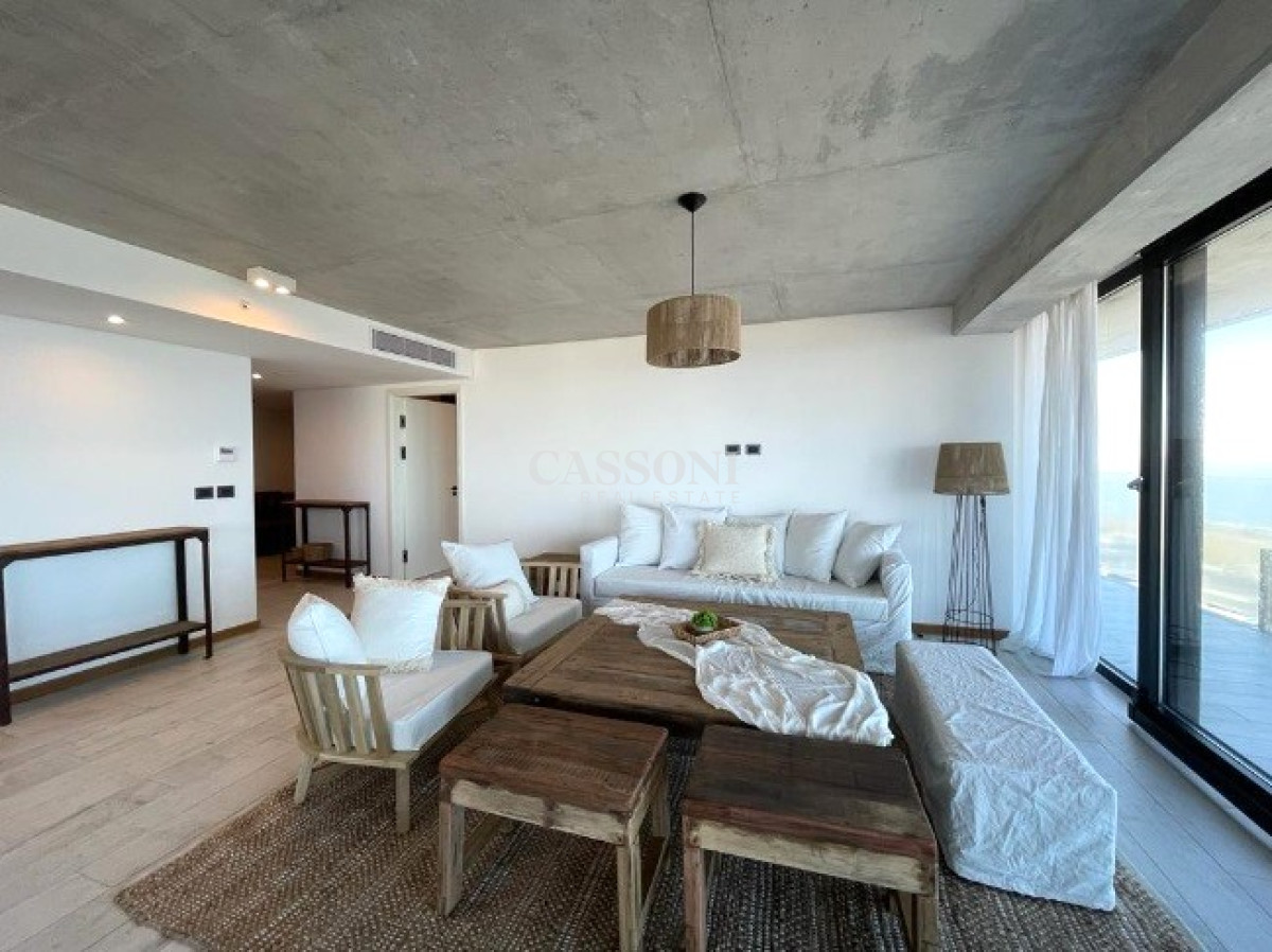 Apartamento ID.3247 - Venta de Apartamento de 2 Dormitorios en suite piso alto de Torre Surfside Village, Punta del Este