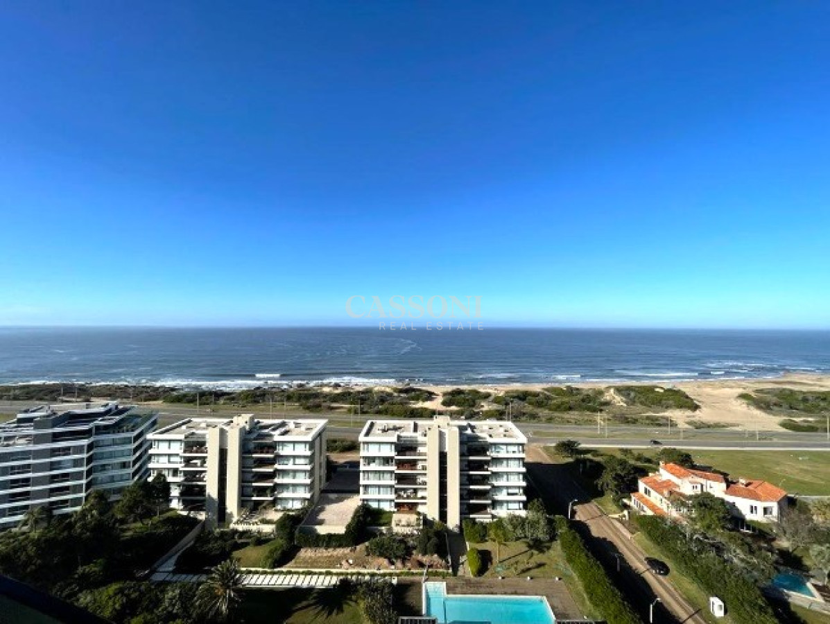 Apartamento ID.3247 - Venta de Apartamento de 2 Dormitorios en suite piso alto de Torre Surfside Village, Punta del Este