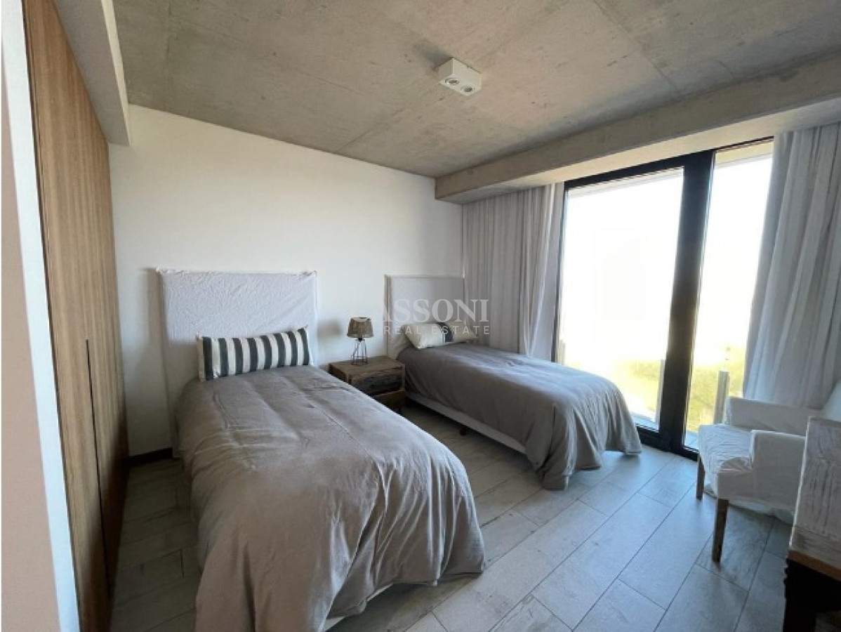 Apartamento ID.3247 - Venta de Apartamento de 2 Dormitorios en suite piso alto de Torre Surfside Village, Punta del Este