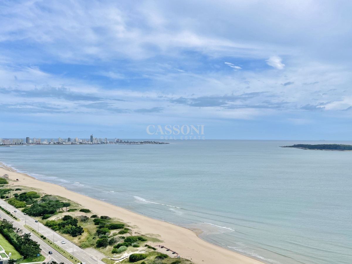 Apartamento ID.2594 - Lujoso Penthouse de 4 Dormitorios con Vista al Mar sobre Playa Mansa, Punta del Este