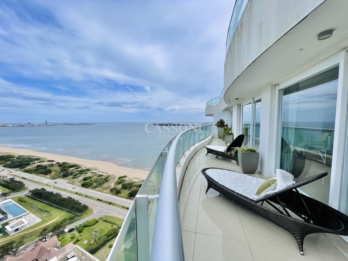 Apartamento ID.2594 - Lujoso Penthouse de 4 Dormitorios con Vista al Mar sobre Playa Mansa, Punta del Este