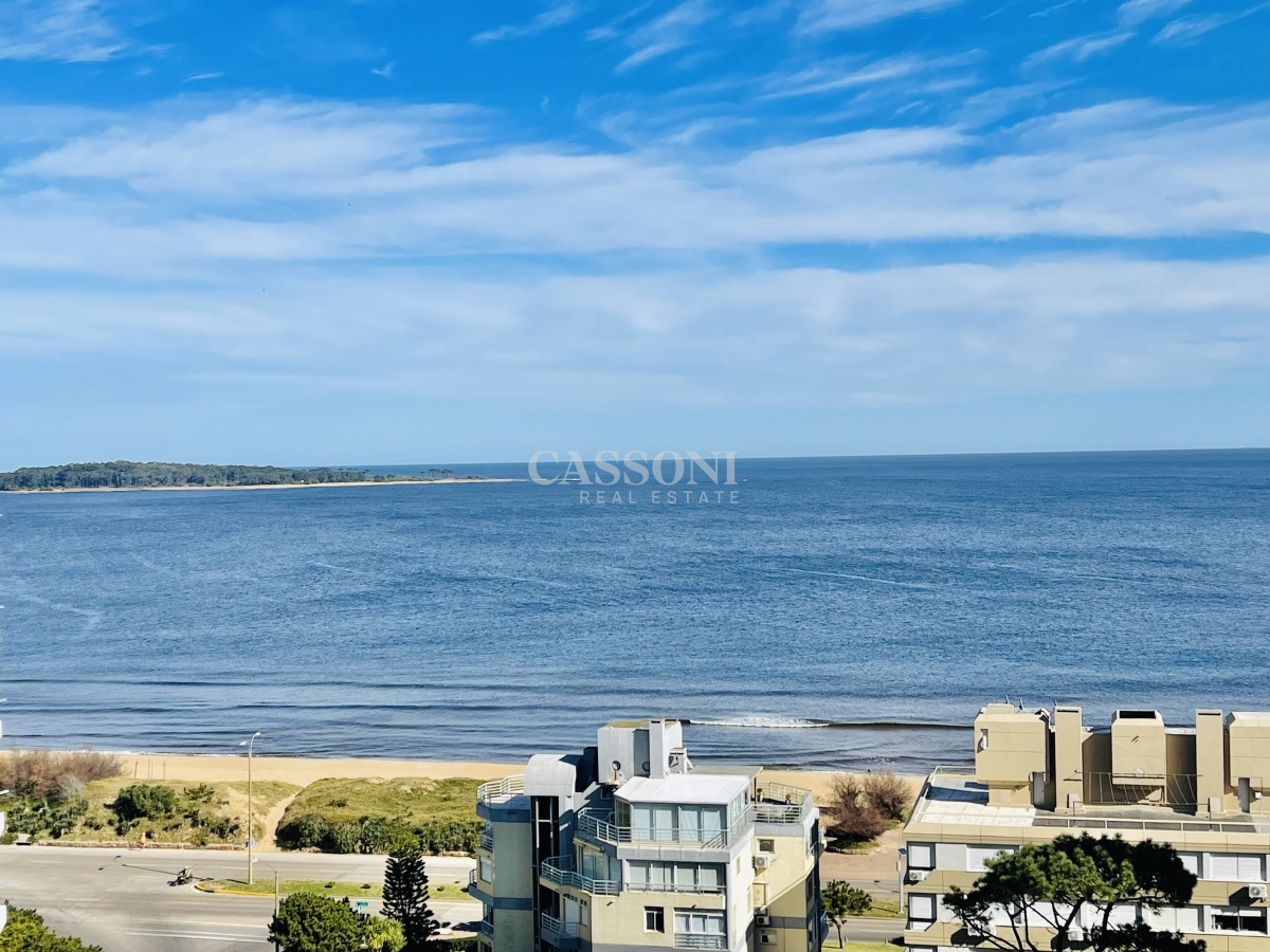 Apartamento ID.2761 - Apartamento de 3 Dormitorios en Playa Mansa con Vista al Mar en Venta!