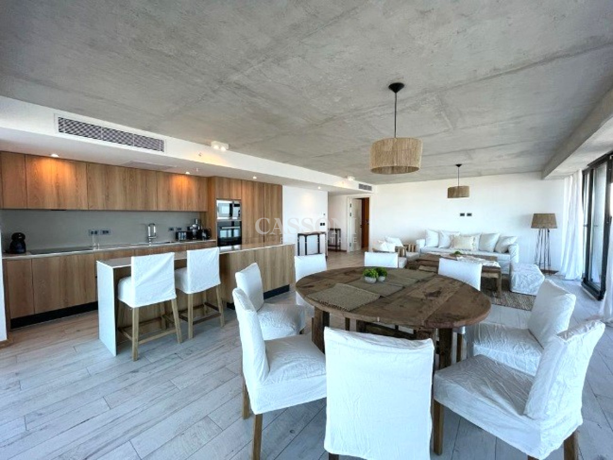 Apartamento ID.3247 - Venta de Apartamento de 2 Dormitorios en suite piso alto de Torre Surfside Village, Punta del Este