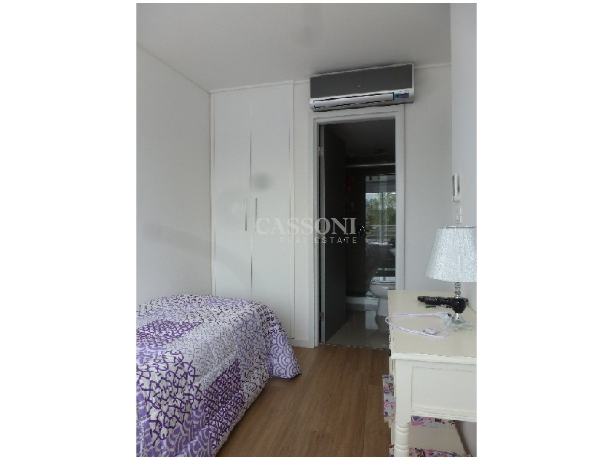 Apartamento ID.4712 - Alquiler temporal de apartamento de dos dormitorios con dos baños en Playa Mansa, Punta del Este