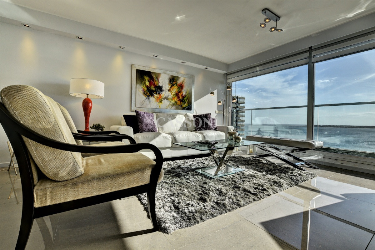 Apartamento ID.3713 - Moderno apartamento de 3 Dormitorios y Dependencia Playa Mansa