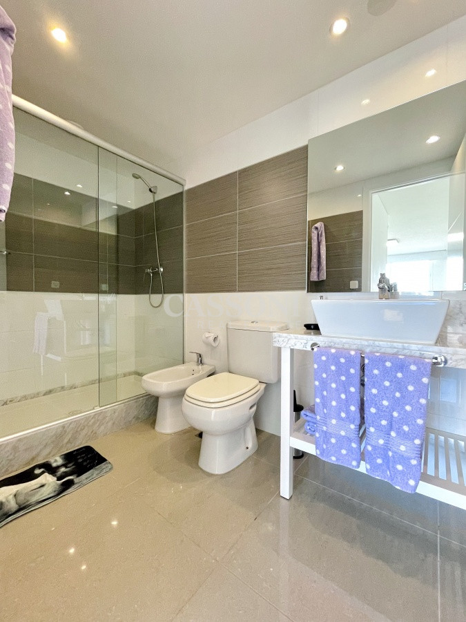 Apartamento ID.3712 - Venta y alquiler temporario de apartamento de un dormitorio en torre de categoría a pasos de Playa Brava