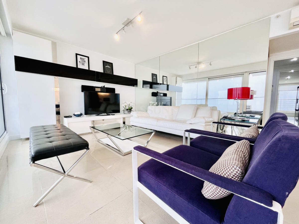 Apartamento ID.2825 - Moderno Apartamento de 3 Suites en Playa Mansa con Vista al Mar