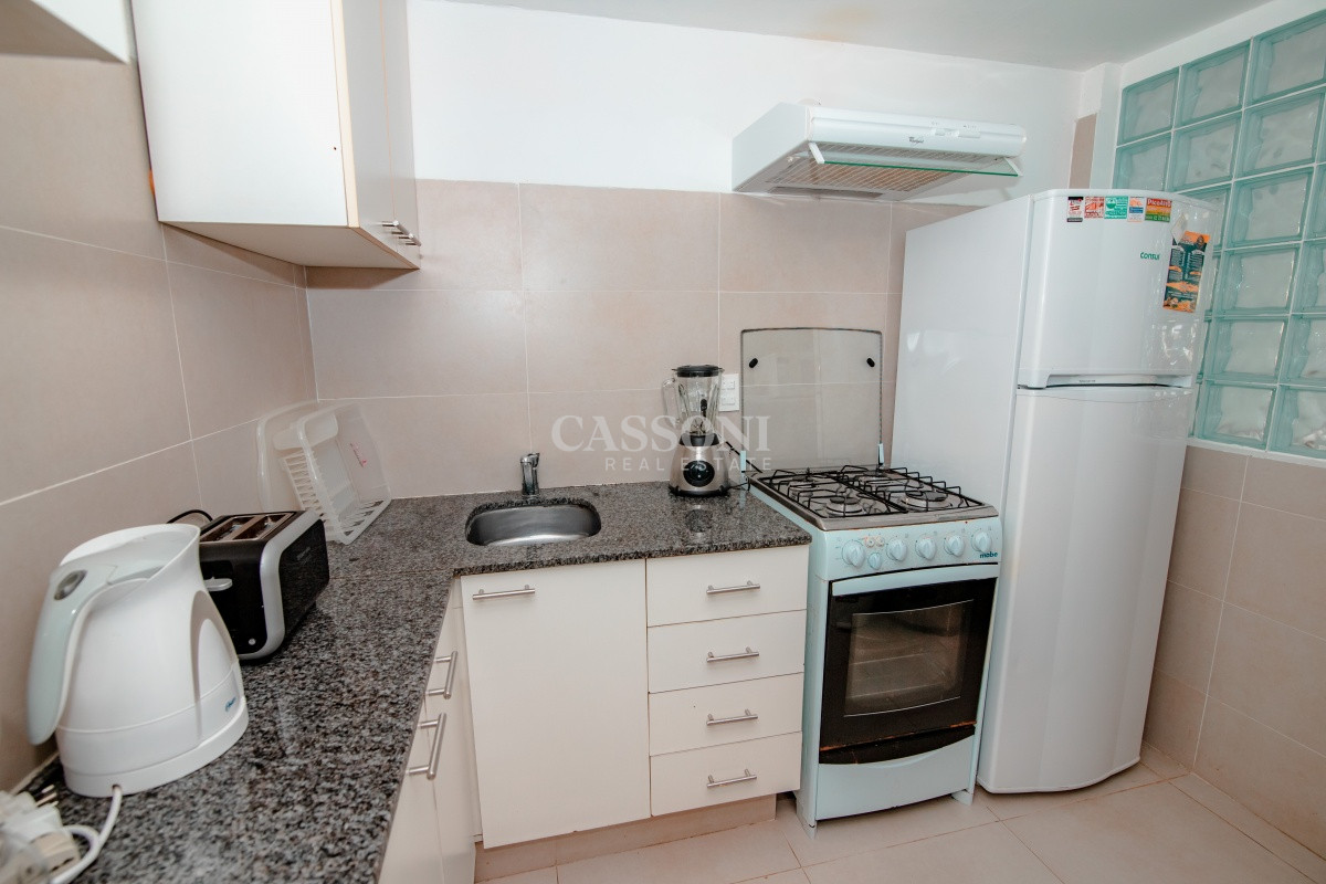 Apartamento ID.1695 - Oportunidad en Venta de Apartamento de planta baja con salida al jardín de tres dormitorios en Playa Montoya