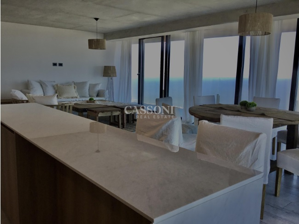 Apartamento ID.3247 - Venta de Apartamento de 2 Dormitorios en suite piso alto de Torre Surfside Village, Punta del Este