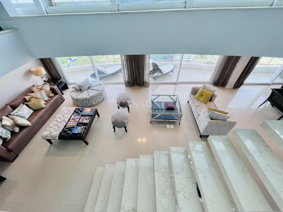 Apartamento ID.2594 - Lujoso Penthouse de 4 Dormitorios con Vista al Mar sobre Playa Mansa, Punta del Este