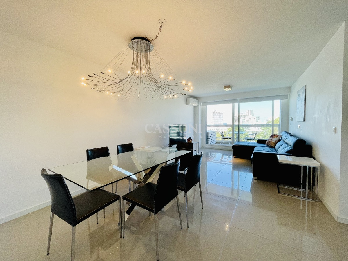 Apartamento ID.3712 - Venta y alquiler temporario de apartamento de un dormitorio en torre de categoría a pasos de Playa Brava