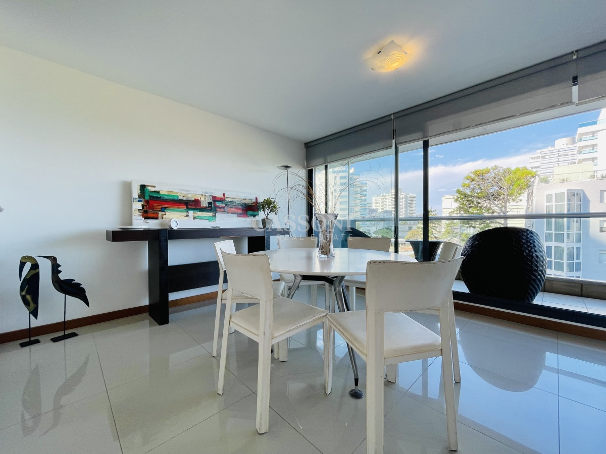 Apartamento ID.2650 - Apartamento de 2 Dormitorios y Parrillero Frente a Playa Brava, Punta del Este