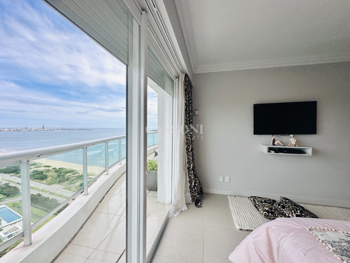 Apartamento ID.2594 - Lujoso Penthouse de 4 Dormitorios con Vista al Mar sobre Playa Mansa, Punta del Este
