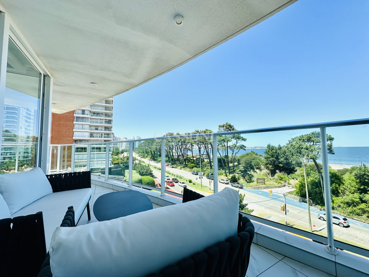 Apartamento ID.4230 - Apartamento Frente al Mar de 3 Dormitorios y Dependencia en Playa Mansa, Punta del Este 