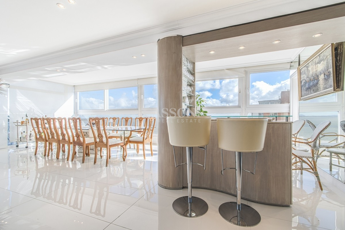 Apartamento ID.3375 - Penthouse sobre Playa Mansa, 4 Dormitorios y Parrillero en Venta - Punta del Este