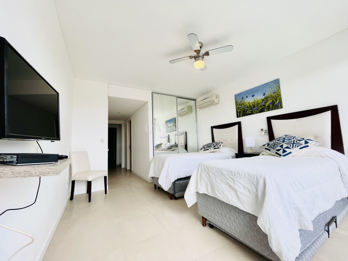 Apartamento ID.4410 - Alquiler temporario de Apartamento de 2 Dormitorios más Dependencia en Torre Le Parc, Playa Brava