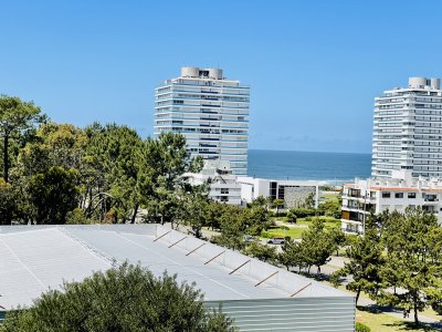 Apartamento ID.1860 - Venta y alquiler temporario de apartamento de un dormitorio en torre de categoría a pasos de Playa Brava