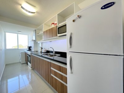 Apartamento ID.1860 - Venta y alquiler temporario de apartamento de un dormitorio en torre de categoría a pasos de Playa Brava