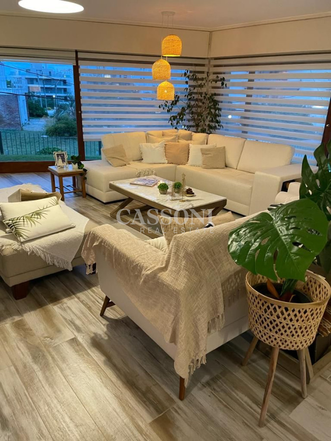 Casa ID.3747 - Excelente Casa de 4 Dormitorios y Piscina a una Cuadra del Mar 