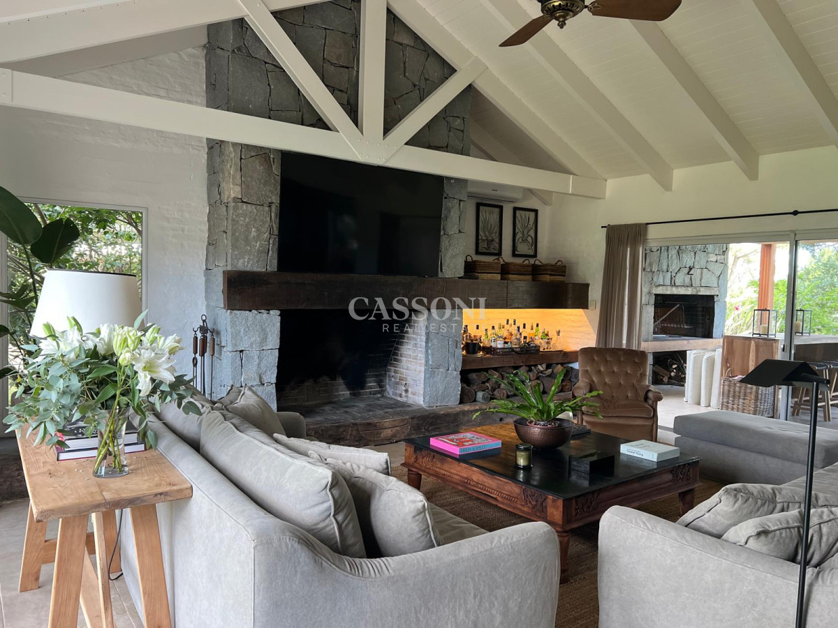 Casa ID.2504 - Excelente casa moderna de 4 Dormitorios más dependencia en barrio privado Pinar del Faro, José Ignacio 