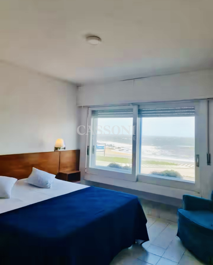 Casa ID.3308 - Gran Casa en Venta sobre el Mar de 5 Dormitorios y Dependencia en Península, Punta del Este
