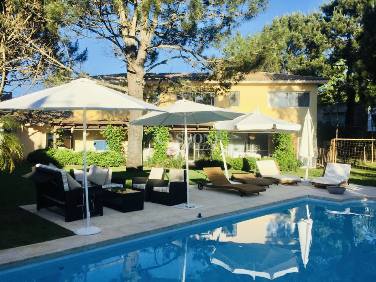 Casa ID.3258 - Excelente Casa de 5 Dormitorios en Barrio Privado La Arbolada, Punta del Este