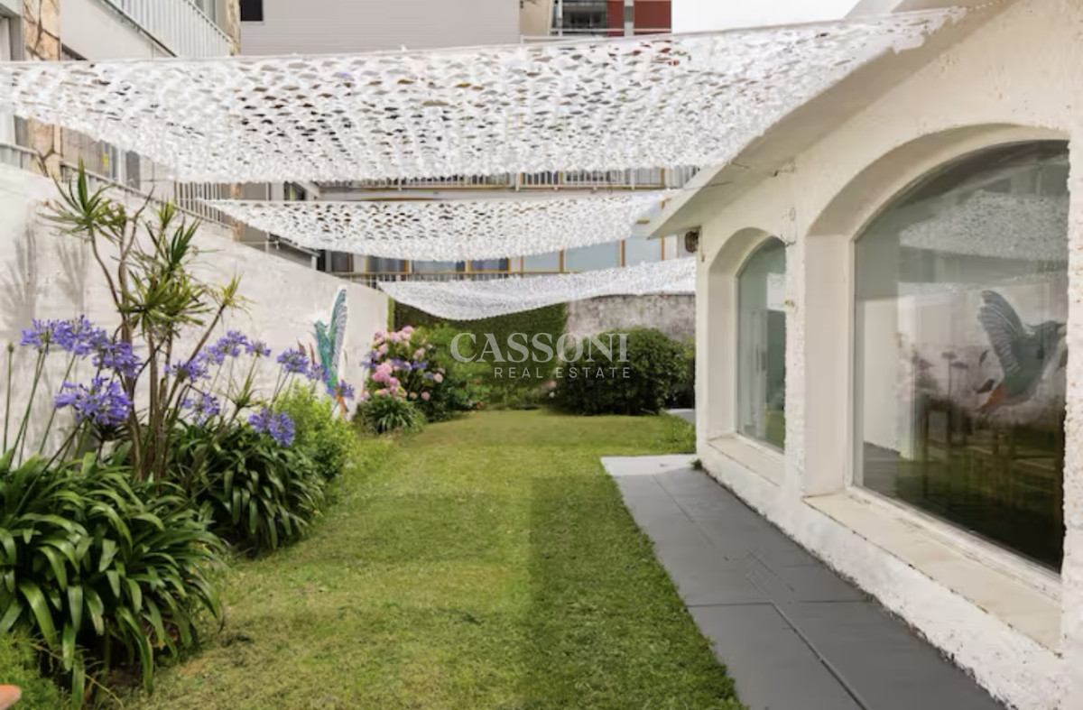 Casa ID.3308 - Gran Casa en Venta sobre el Mar de 5 Dormitorios y Dependencia en Península, Punta del Este